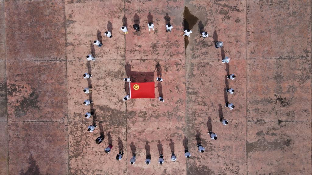 1BF4B
