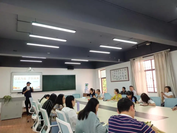 云南旅游职业学院党群党支部与文化艺术学院党支部一起上党课,重温“七一”重要讲话精神-修改版199.png 云南旅游职业学院党群党支部与文化艺术学院党支部一起上党课,重温“七一”重要讲话精神-修改版199.png