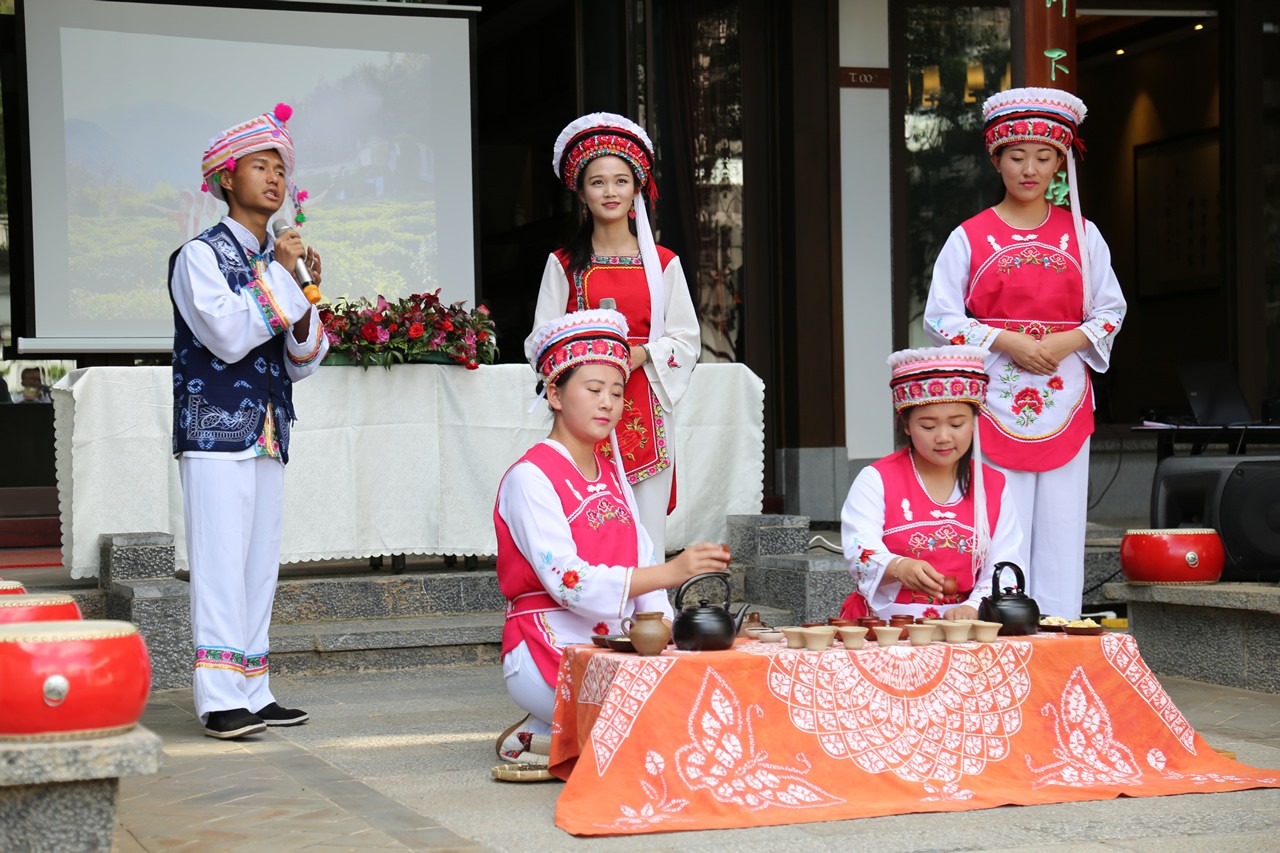 学生三道茶表演.JPG